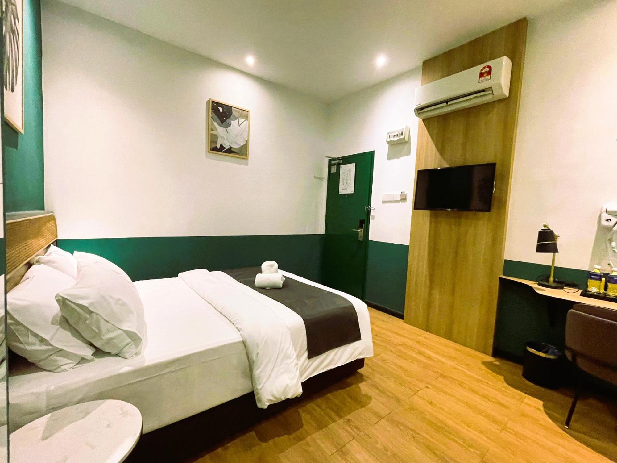 Deluxe Queen Room